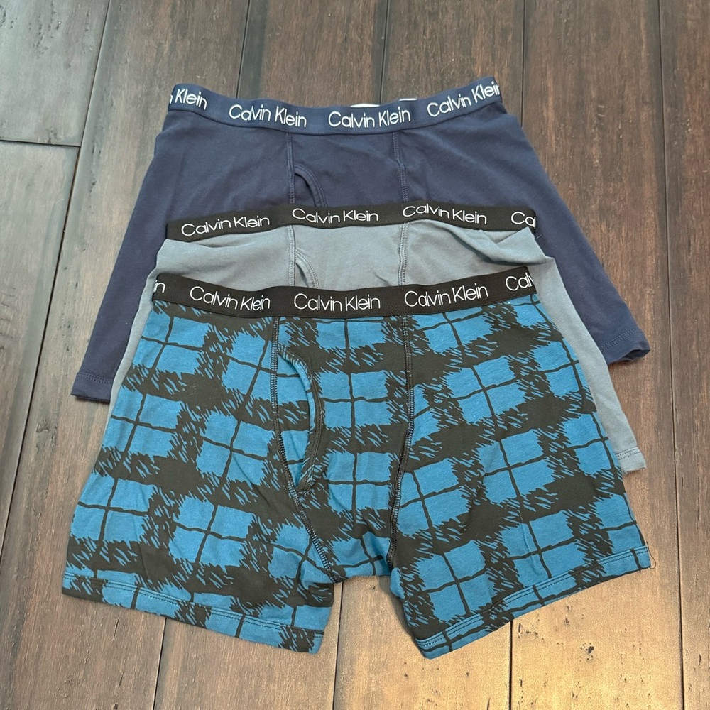 EUC Calvin Klein boys boxer briefs XL